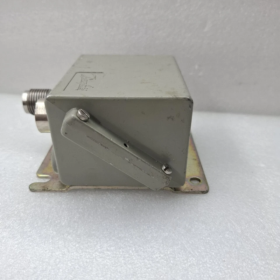 DANFOSS EMP2 084G2136 PRESSURE TRANSMITTER 24VDC EMP2